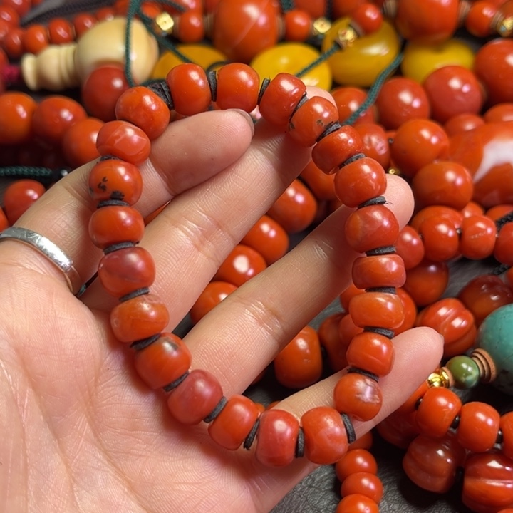 颈饰琉璃成*琉璃…………..