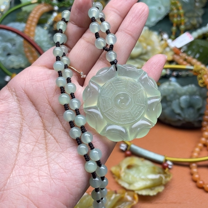 蛇纹石玉吊坠合金