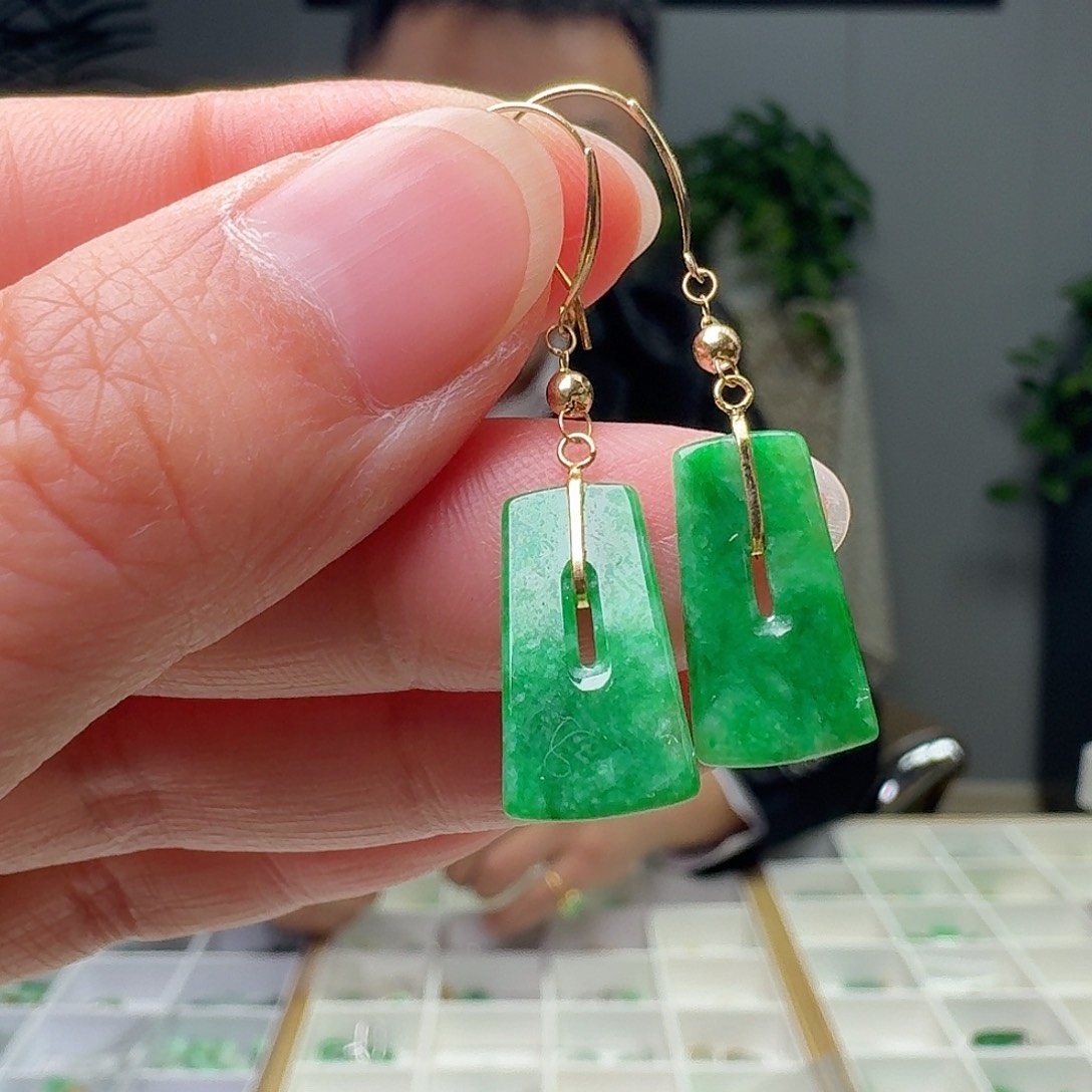 翡翠18K金镶嵌耳饰天然