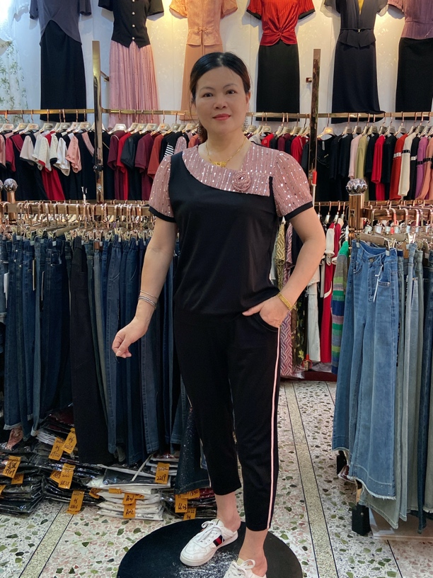 YF！ 6636#新款时尚斜领玫瑰花七分裤套装