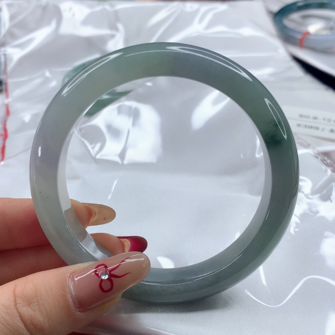 翡翠手镯未镶嵌60圈口