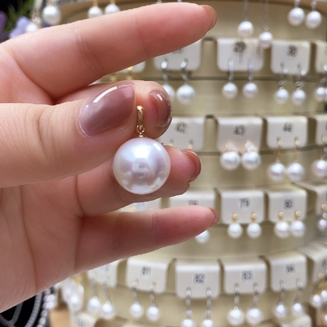 18K金镶嵌淡水珍珠吊坠