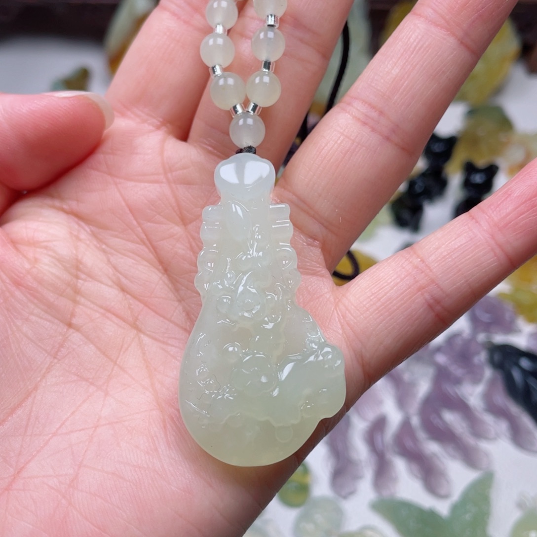 蛇纹石玉颈饰未镶嵌