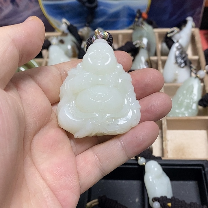 振***和田玉未镶嵌颈饰