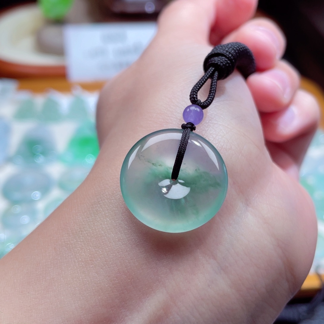 翡翠颈饰未镶嵌扣子