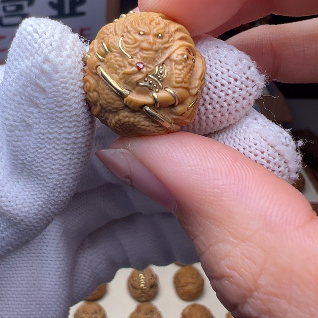 猴头核桃把件镶嵌款大闹天宫全品有正常封口线