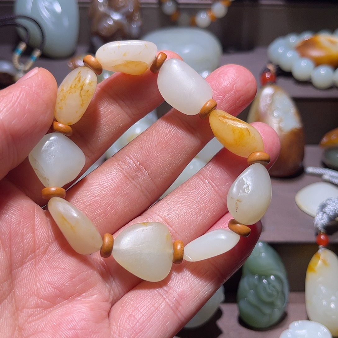 ￴***欢和田玉未镶嵌车挂