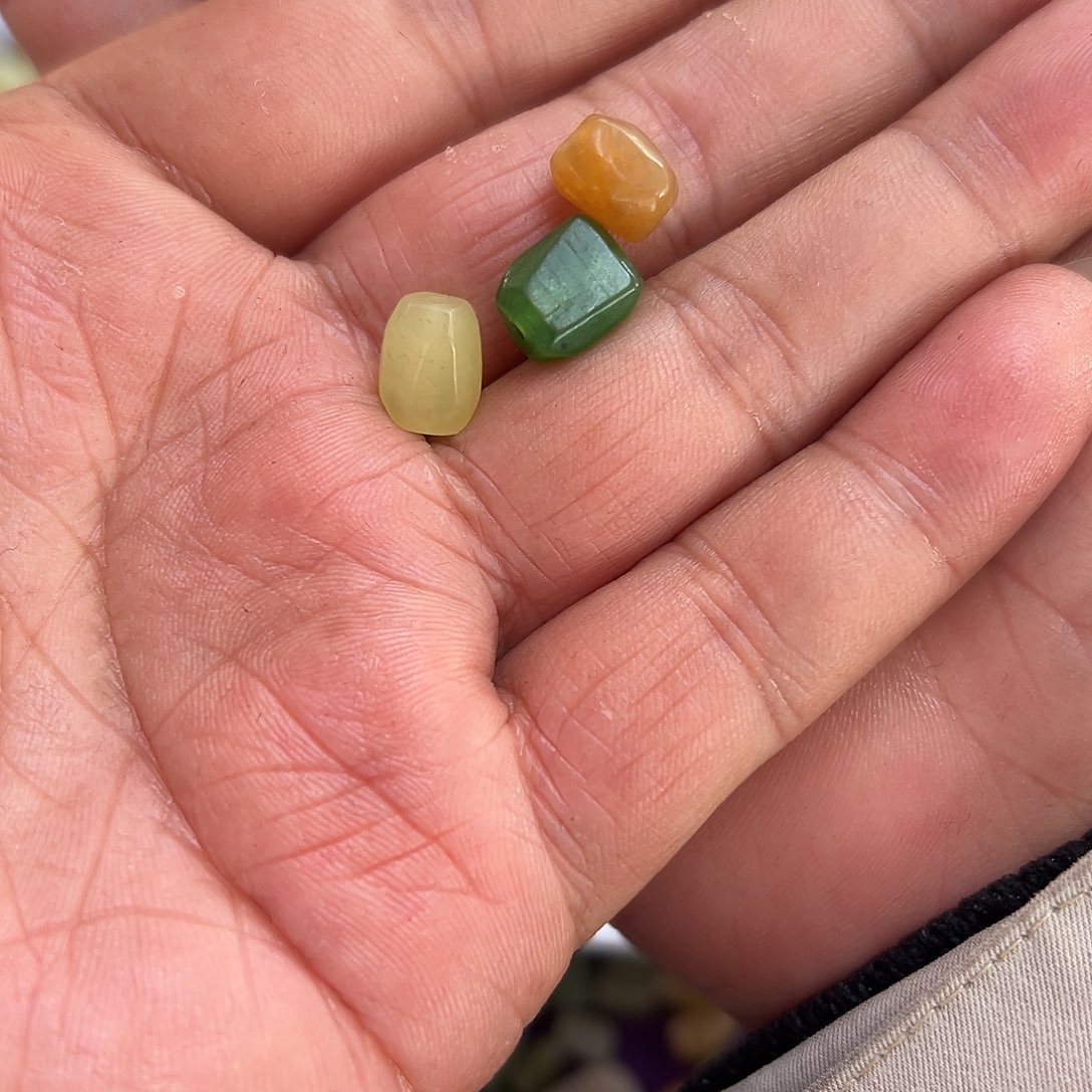 嘟***妈和田玉未镶嵌颈饰