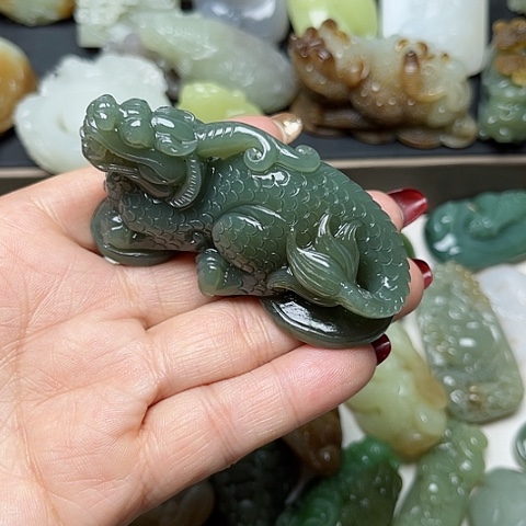 和田玉颈饰未镶嵌龍**人