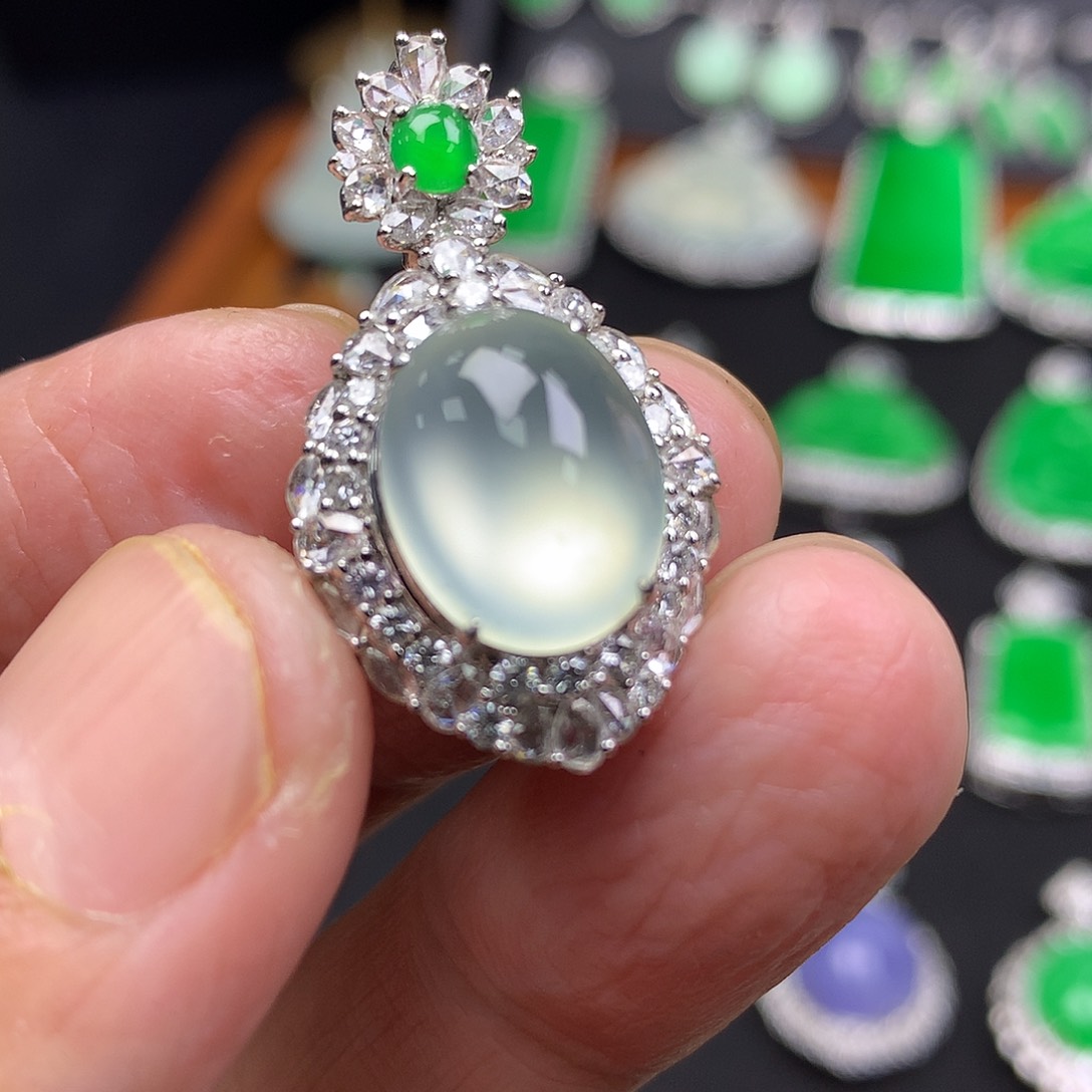 翡翠颈饰18K金镶嵌吊坠