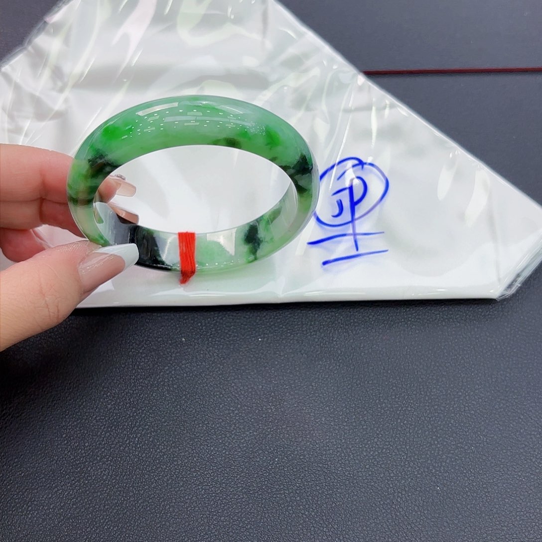 翡翠手镯未镶嵌手镯