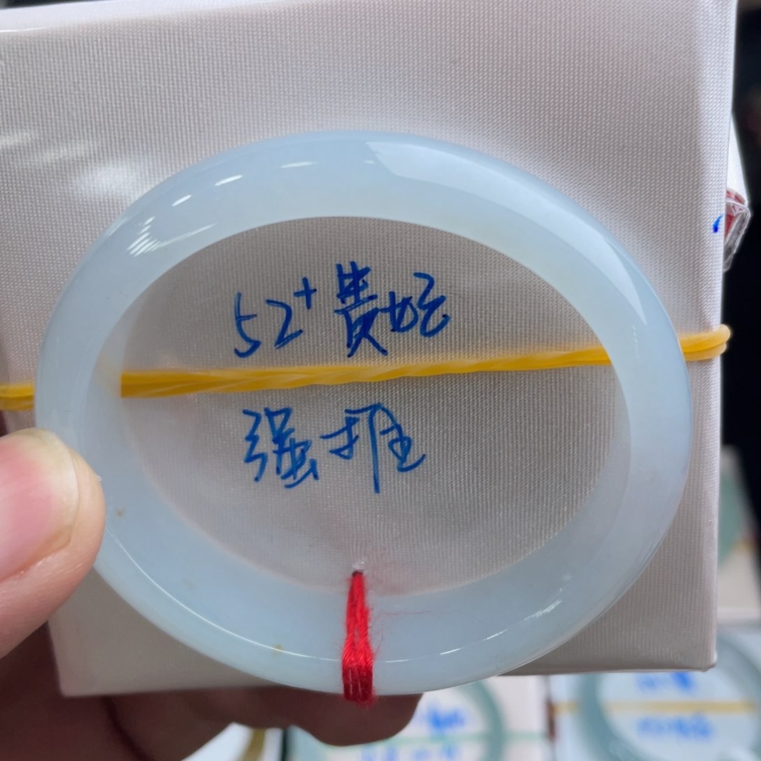 翡翠手镯未镶嵌翡翠手镯