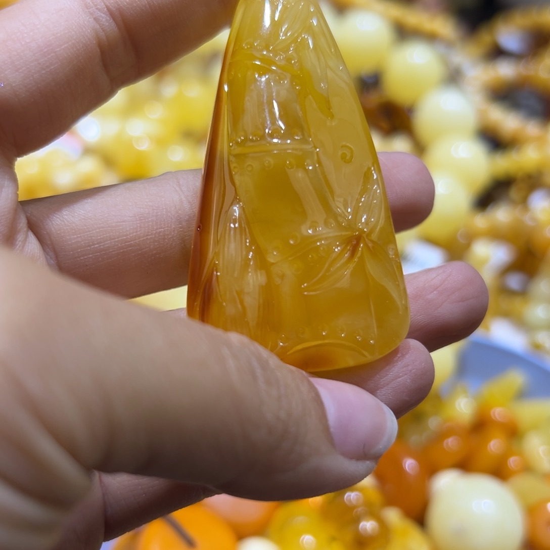 琥珀珠宝奇石未镶嵌