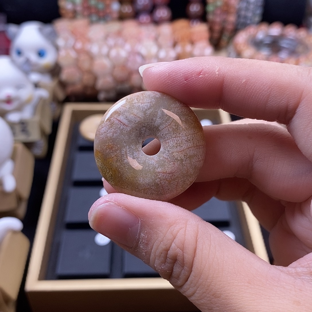 未镶嵌平安扣 配顶珠和绳子硅化珊瑚（珊瑚玉）虫纹 2
