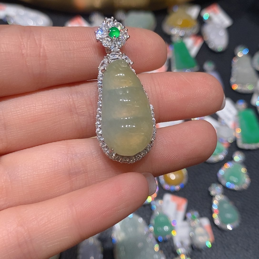 翡翠颈饰银S925镶嵌周****N天然翡翠