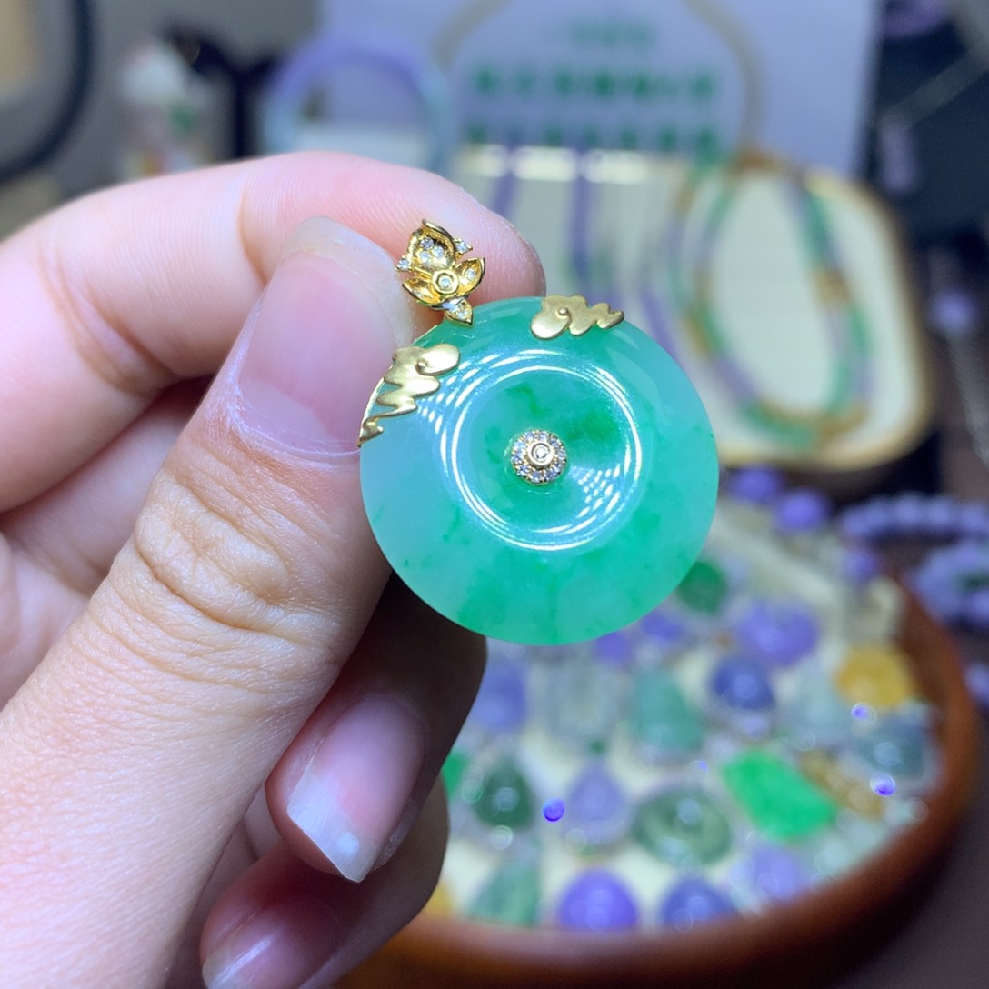 翡翠18K金镶嵌颈饰翡翠