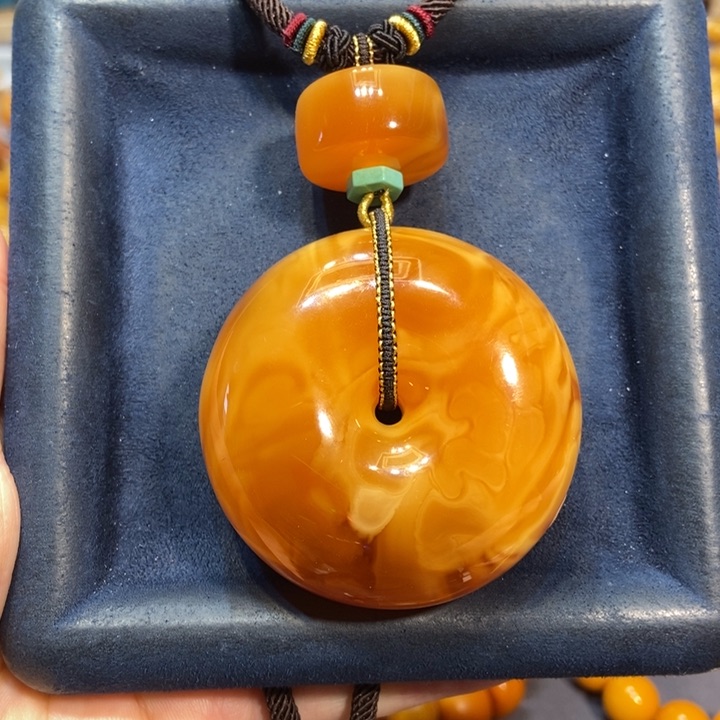 未镶嵌颈饰琥珀蜜蜡