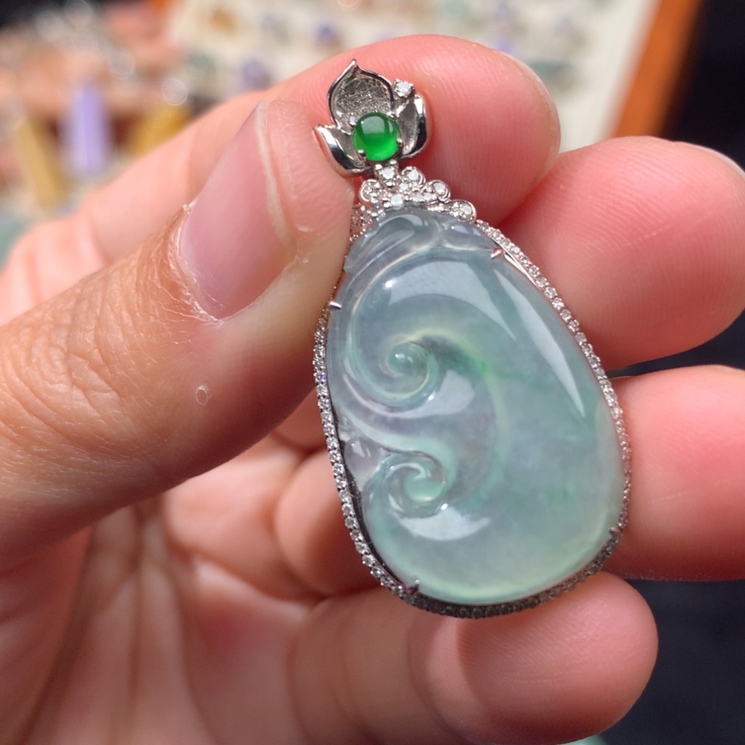 吊坠(不含链)18K金镶嵌翡翠