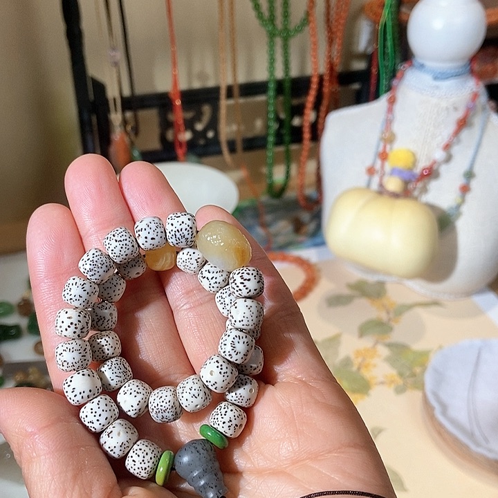 南红玛瑙手链合金好