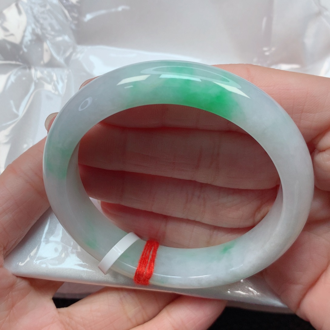 翡翠手镯未镶嵌55.5圈 白底青