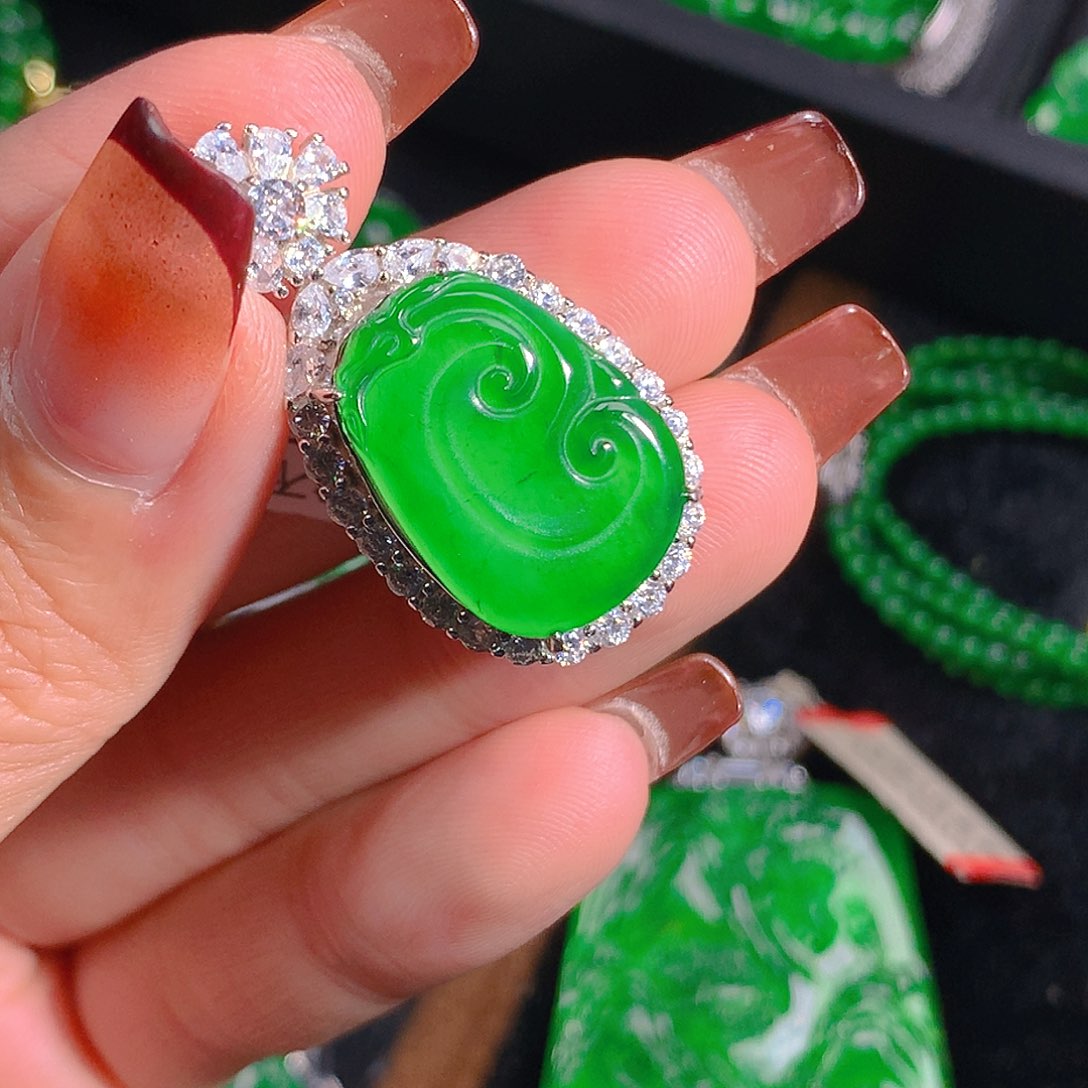 翡翠吊坠(不含链)未镶嵌