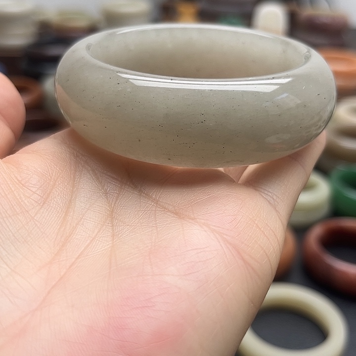 石英质玉未镶嵌手镯