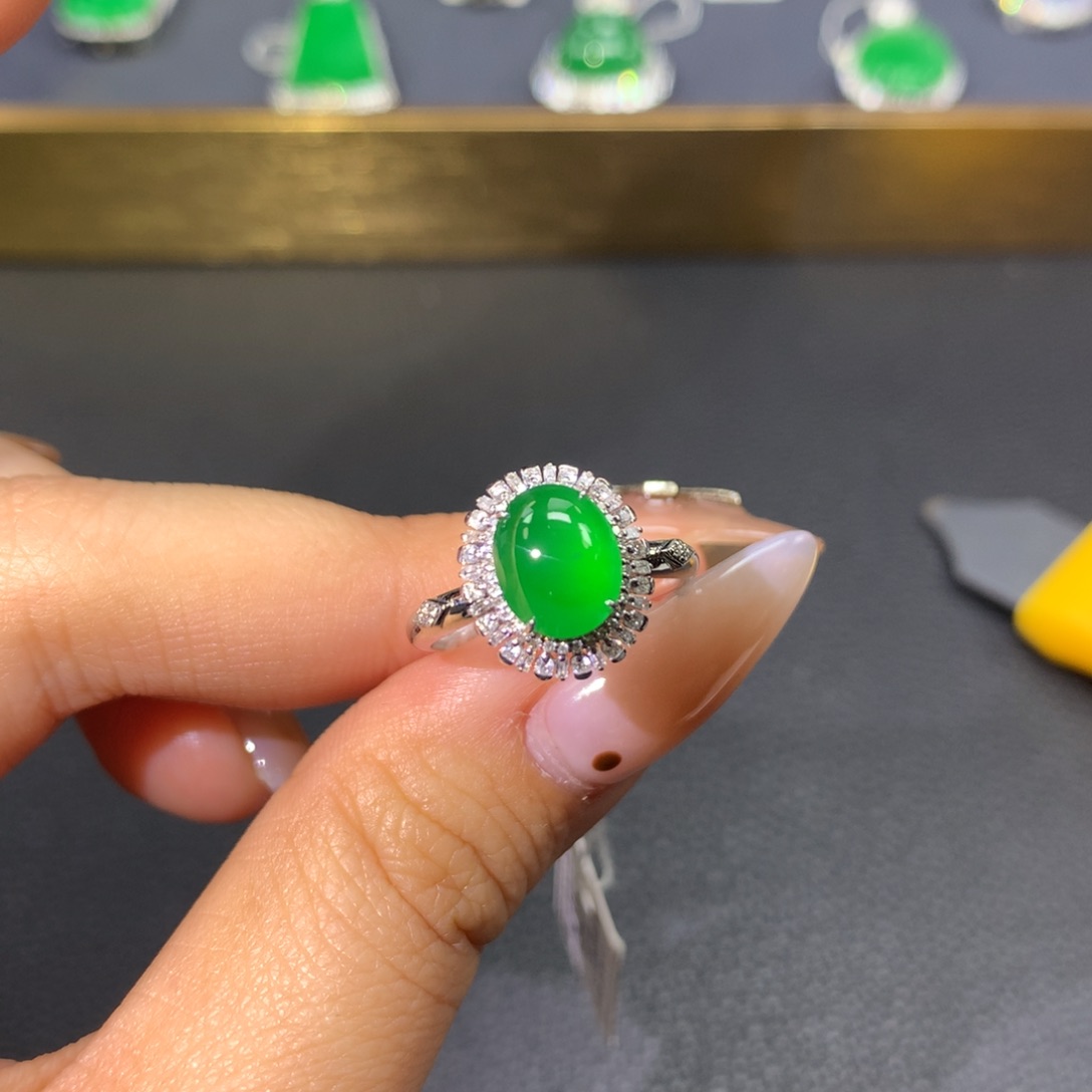 翡翠戒指18K金镶嵌翡翠