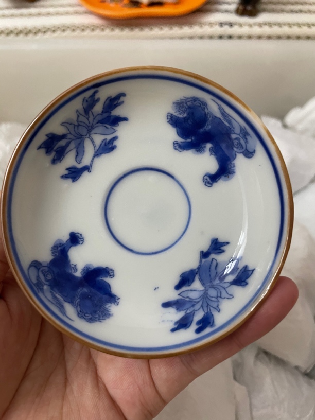 东阳轩平八制莲花狮子青花小杯托