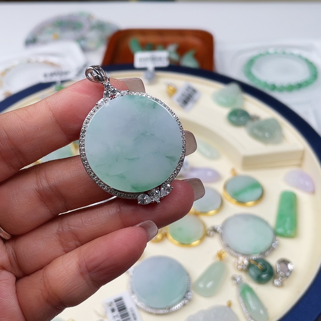 晶***晶翡翠银S925镶嵌颈饰无事牌