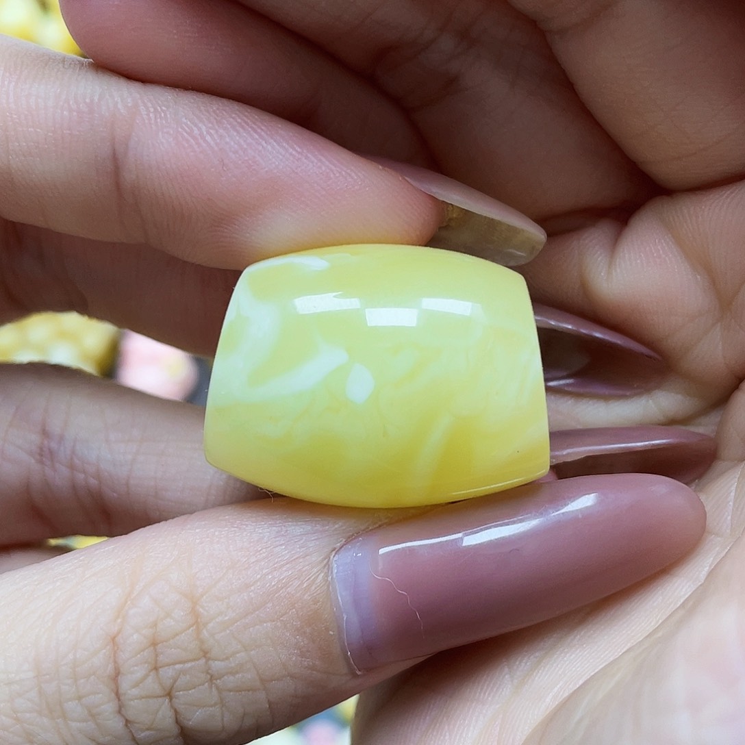 未镶嵌琥珀珠宝奇石28.7*22*18.6mm瑕疵马蹄珠