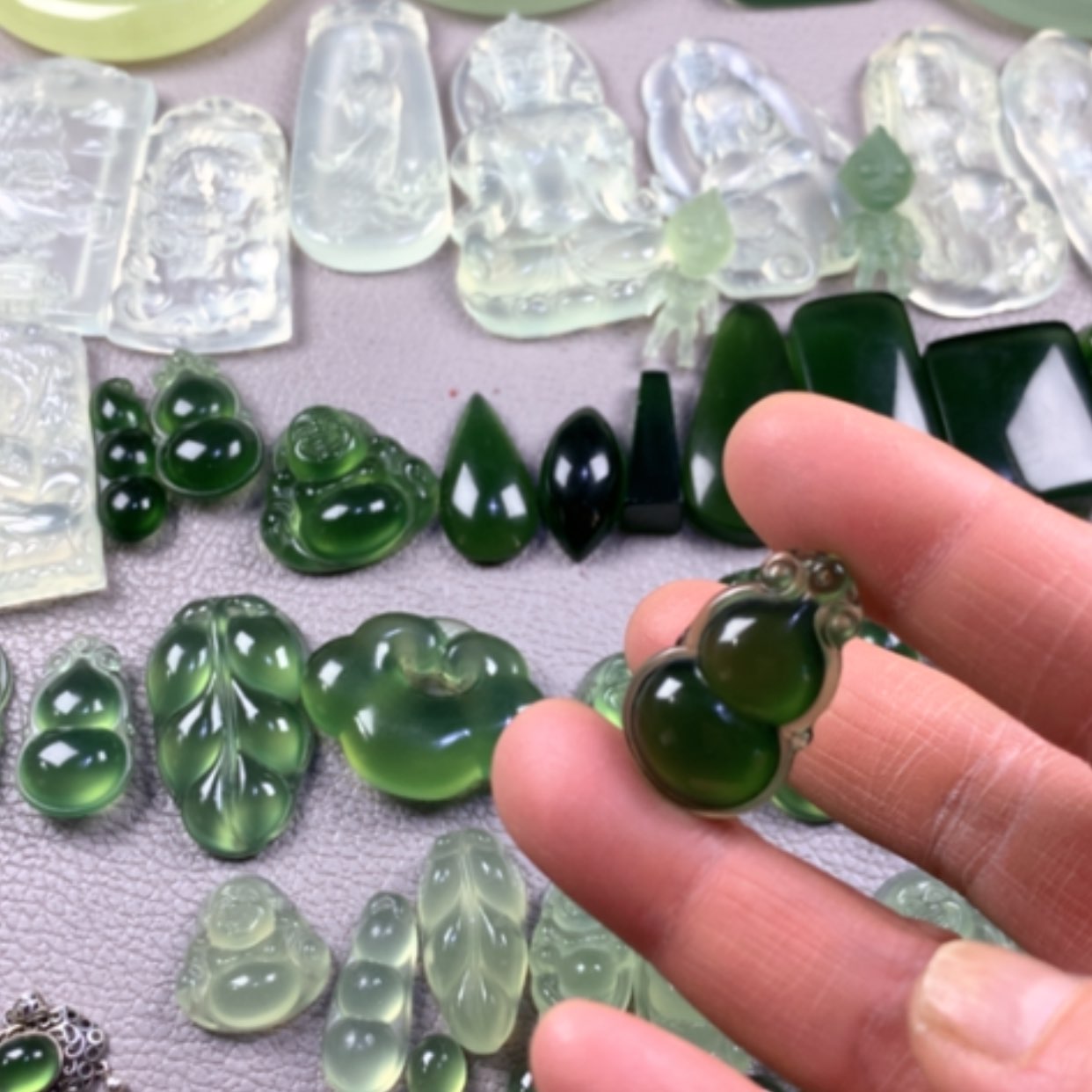 【闪购商品】蛇纹石玉岫玉未镶嵌墨****沫