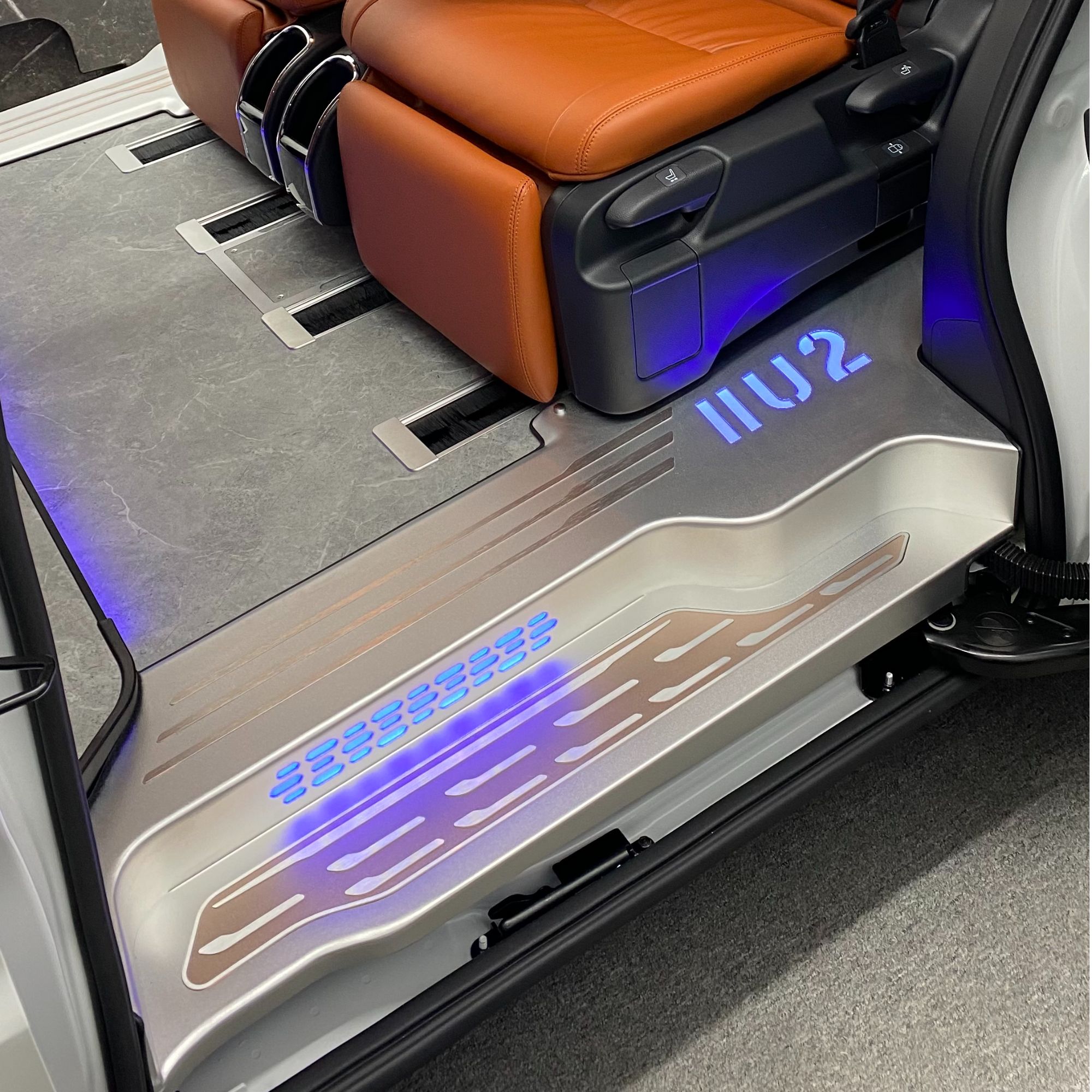 奥德赛艾力绅三件套原厂扶手箱+实心铝地板+祥云带灯脚踏三件套