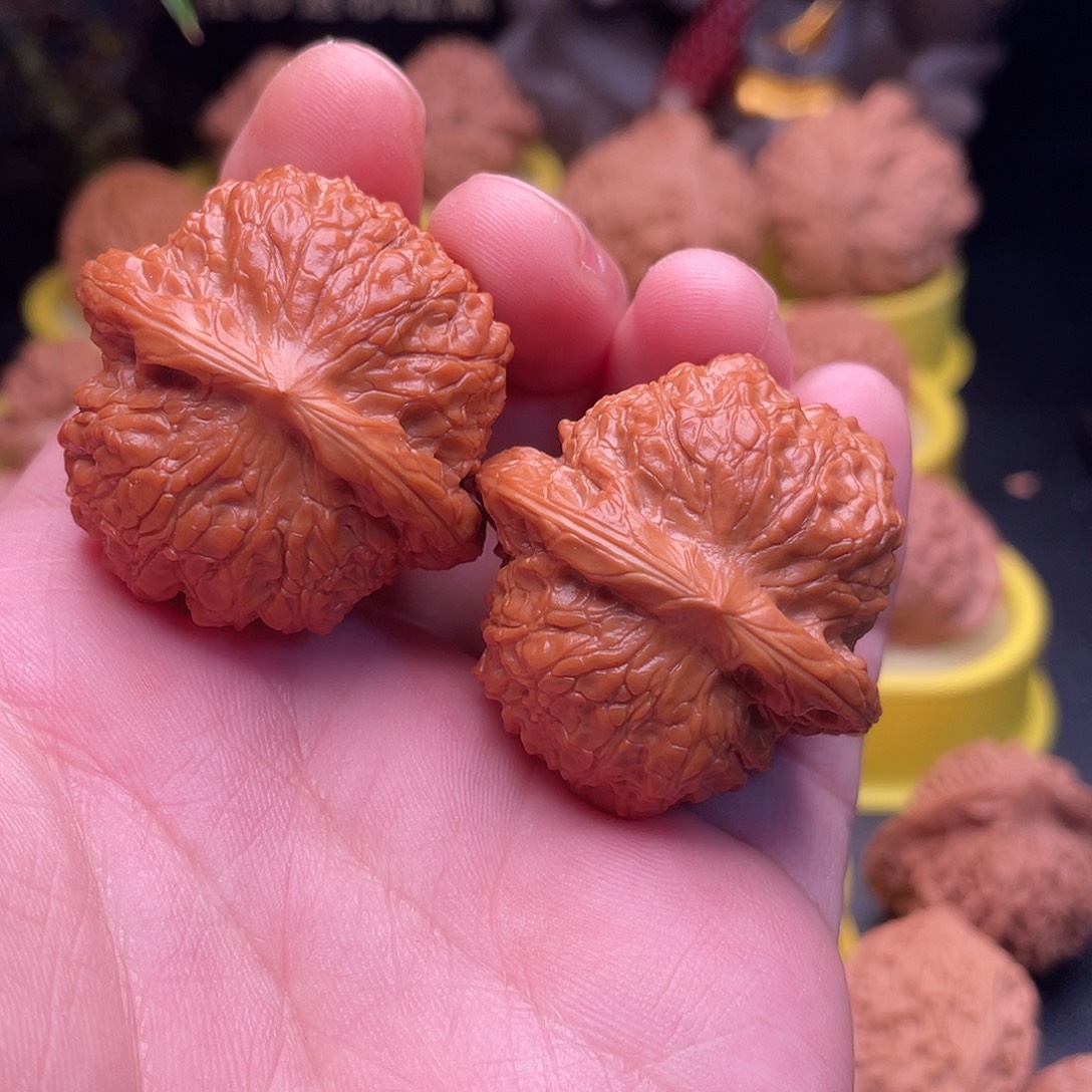 文玩核桃吊坠血麒麟39