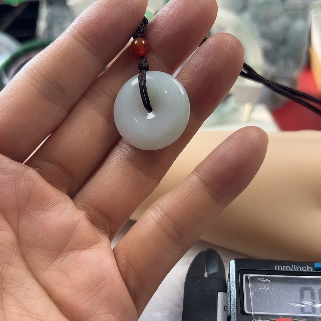 颈饰未镶嵌翡翠平安扣