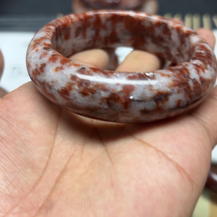 ****K石英质玉未镶嵌手镯