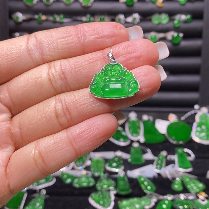 翡翠颈饰18K金镶嵌佛公吊坠