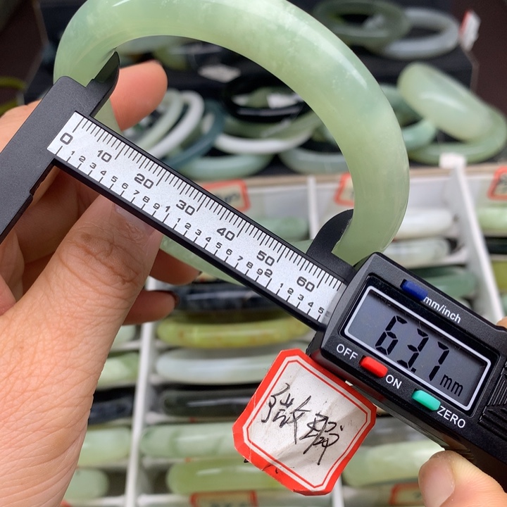 蛇纹石玉未镶嵌手镯915