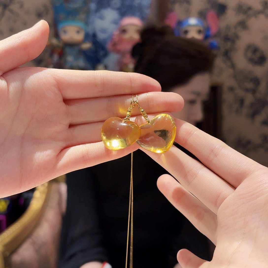 未镶嵌吊坠(赠链)琥珀陈**?