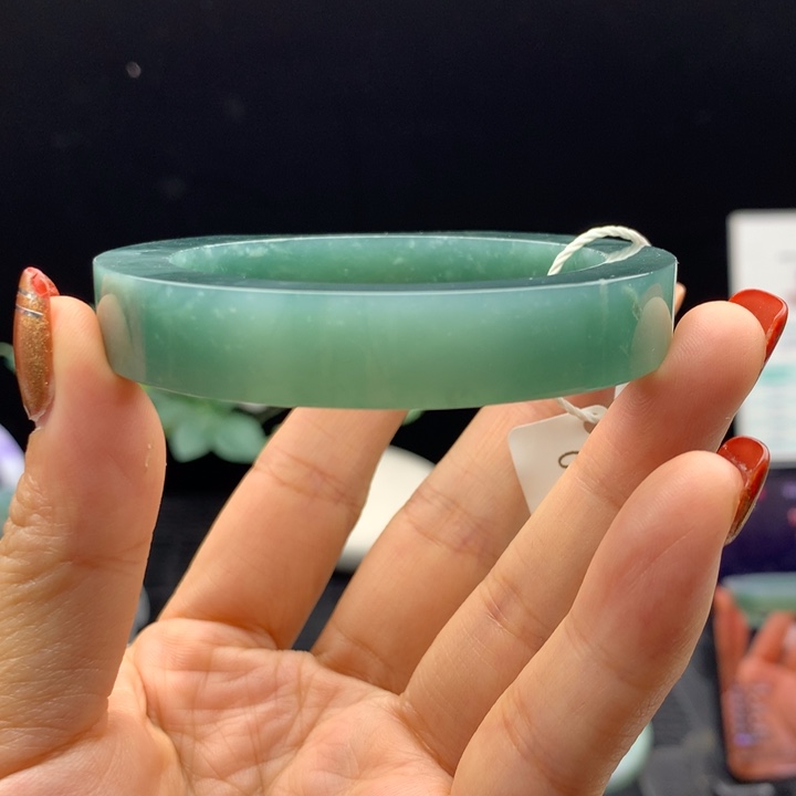 定制翡翠未镶嵌翡翠手镯