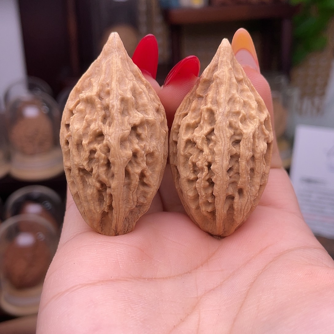 张***麟文玩核桃吊坠绣花针