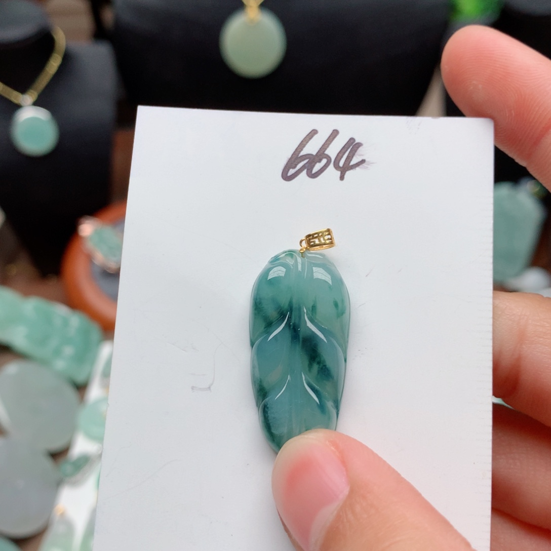 翡翠颈饰18K金镶嵌爱吊坠