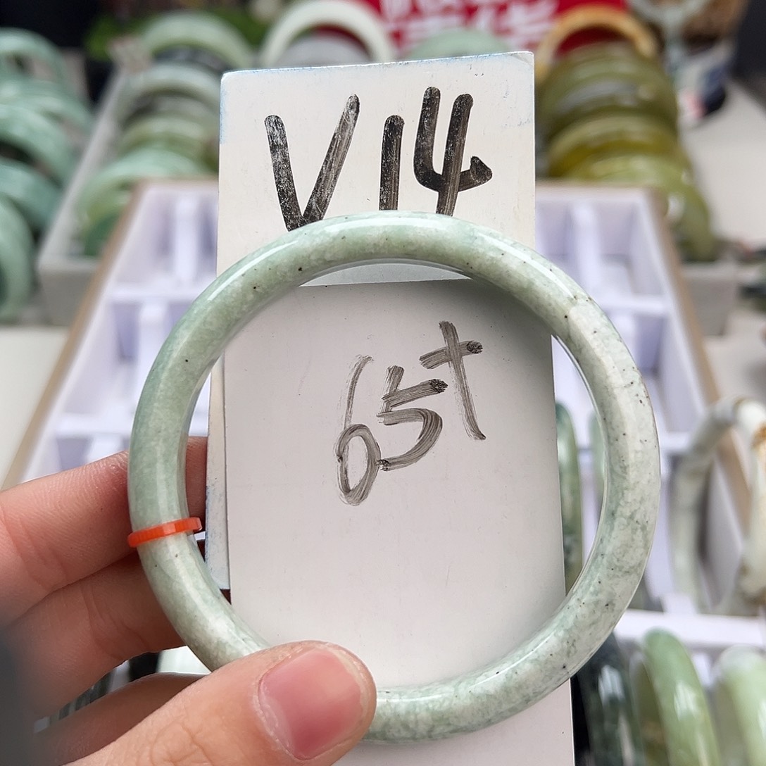 岫玉手镯未镶嵌天然岫玉