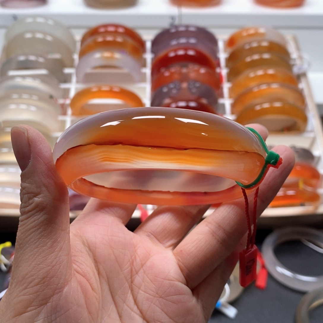 阿***.玛瑙/玉髓手镯未镶嵌