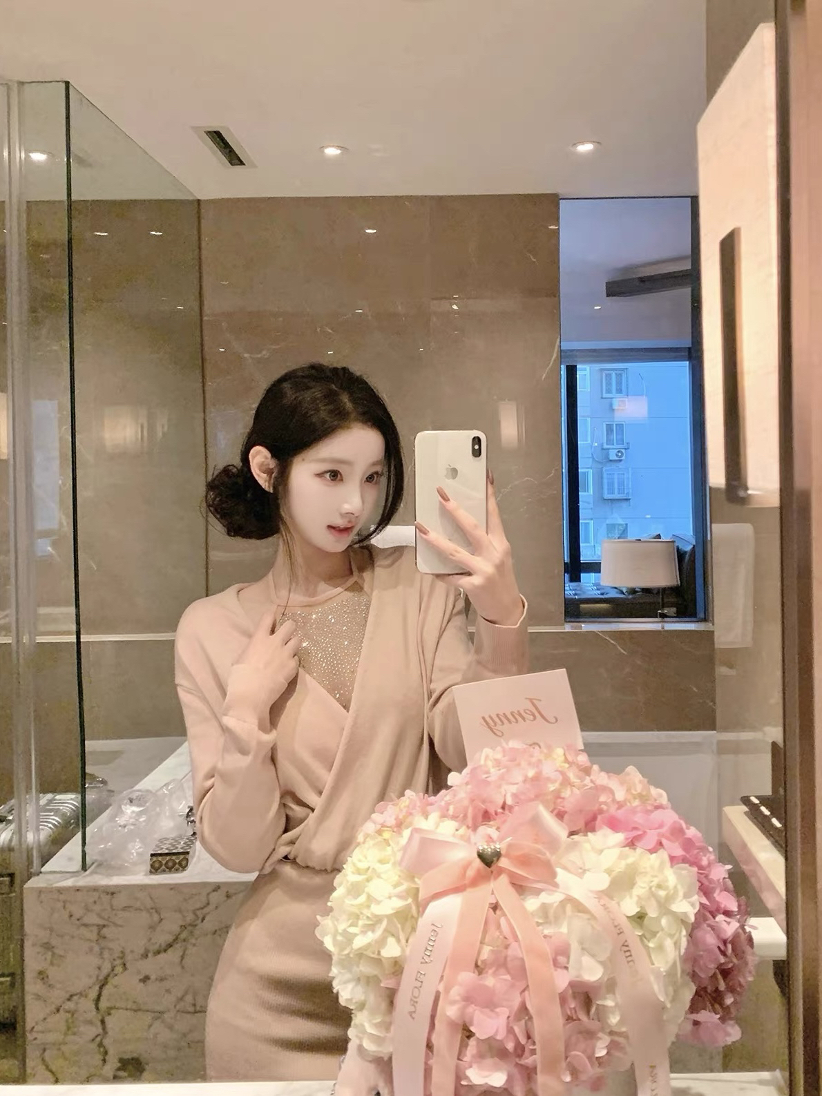 秀智【首尔恋人】亮片挂脖设计感针织包臀连衣裙短裙