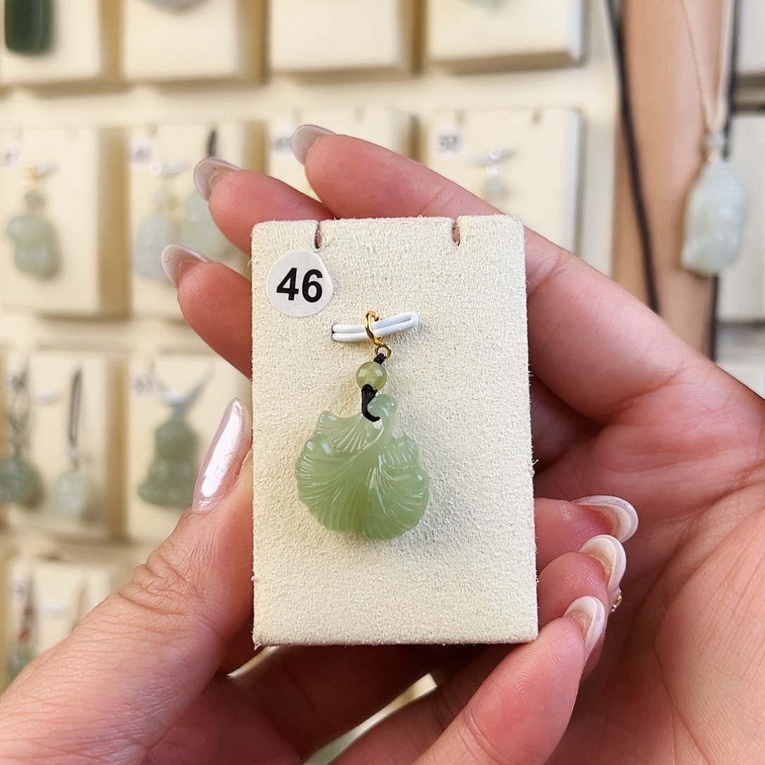 用***9和田玉未镶嵌颈饰