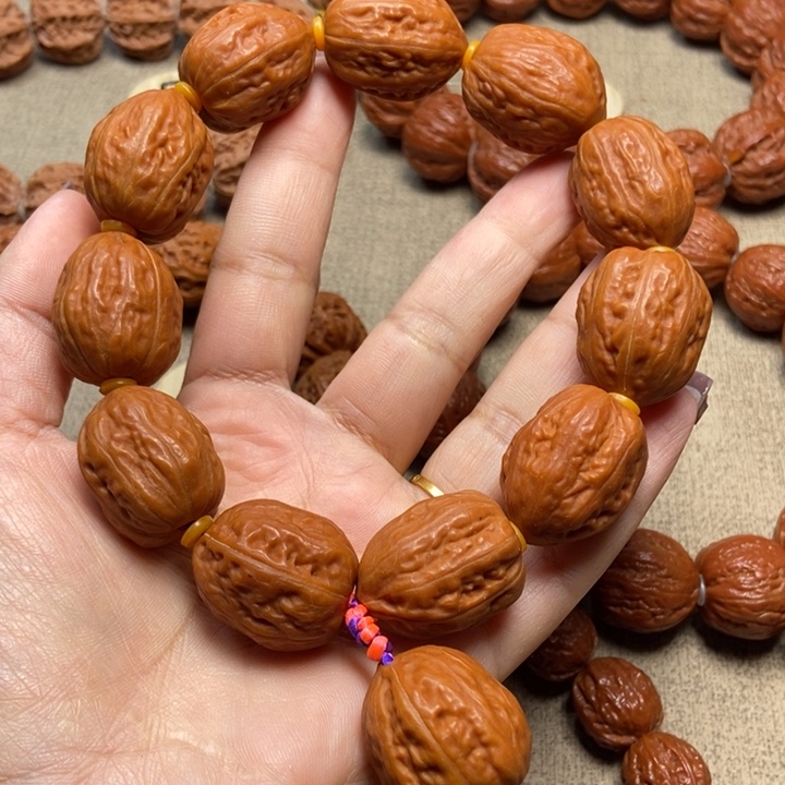 文玩核桃吊坠子弹头手串