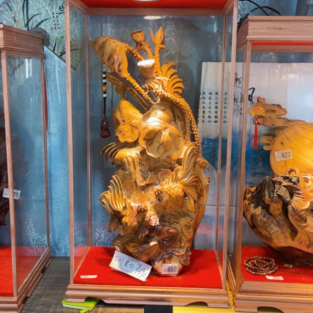 柏木小*粥崖柏手艺人雕刻