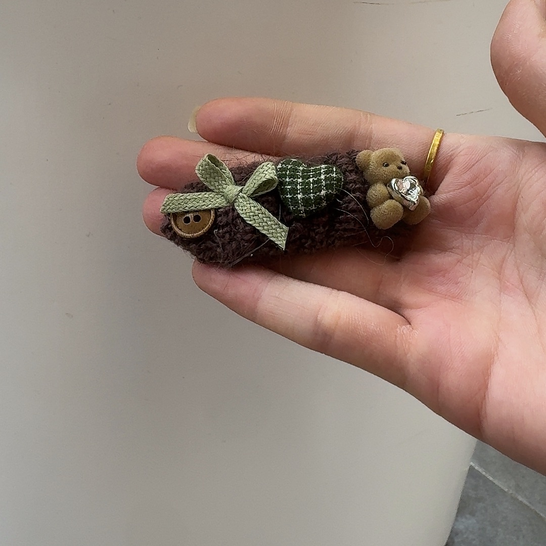 非金属咖色毛线熊拜拜