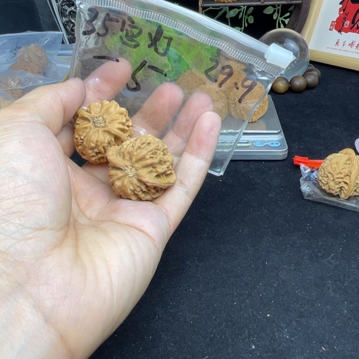 文玩核桃把件_*宫灯