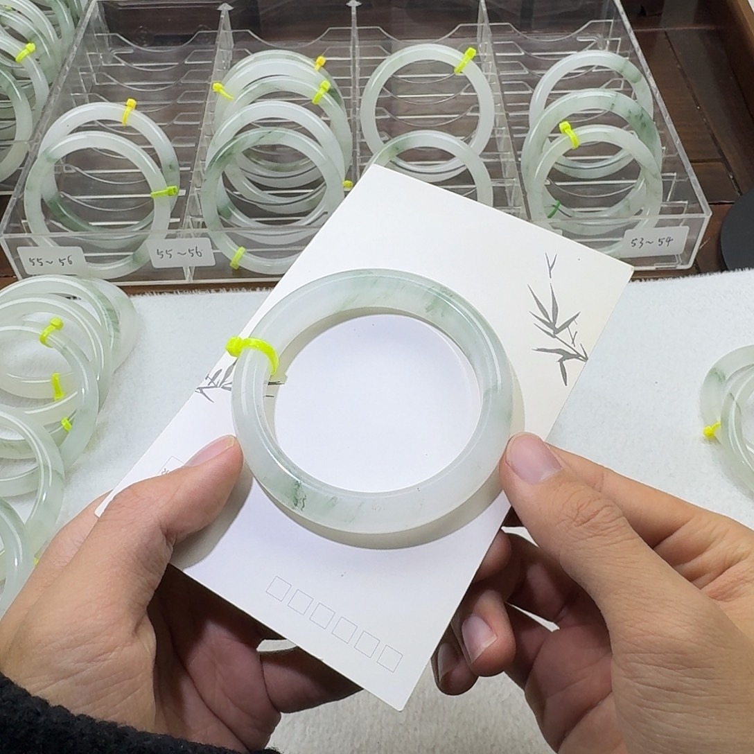 福***鲤石英质玉（天山翠）未镶嵌手镯